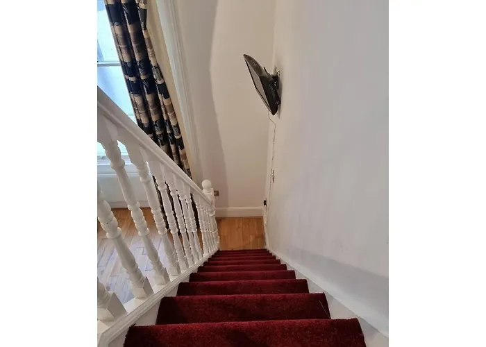 Fg2- Mezzanine Flat Fits 3 Near Hyde Park