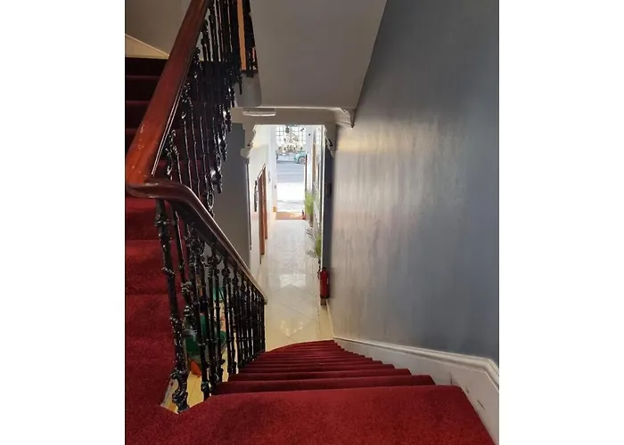 Fg2- Mezzanine Flat Fits 3 Near Hyde Park